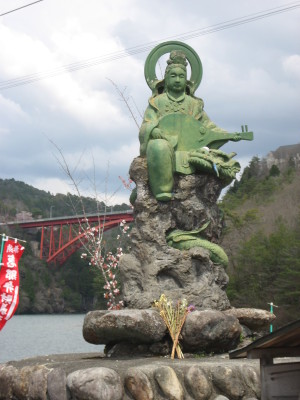 恵那峡なのに弁天島